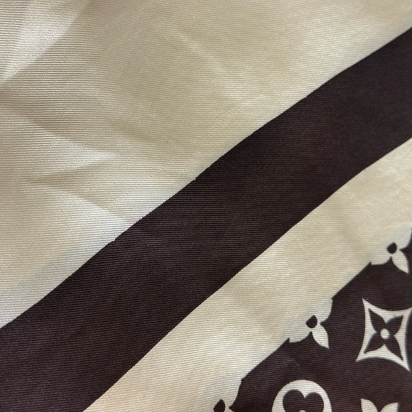 RARE VINTAGE LOUIS VUITTON Brown and Beige LV Monogram Silk Scarf - Picture 4 of 8